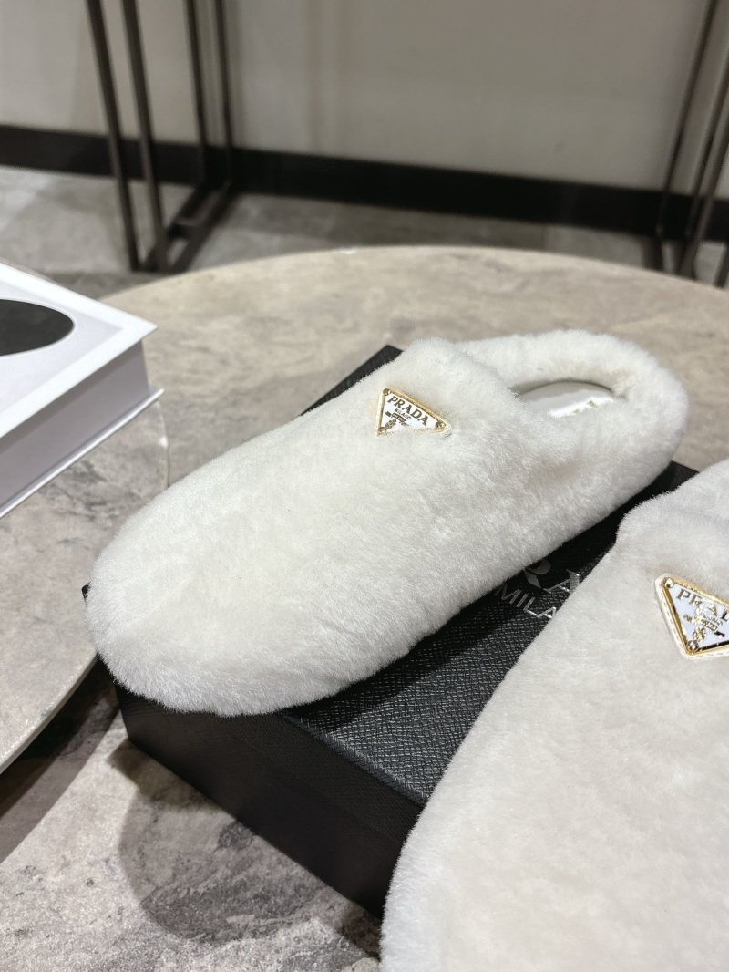 Pra*a slippers